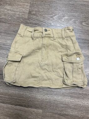 Casual Tan Cargo Skort with Utility Pockets